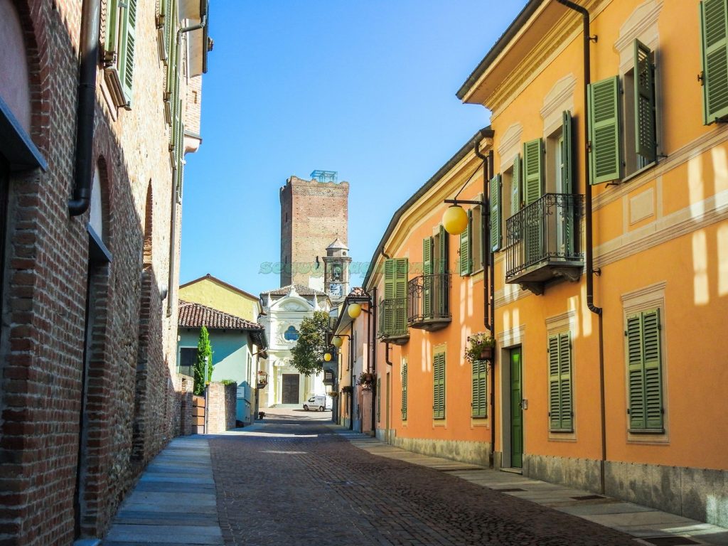 ItineraItinerario nelle Langhe tra Barbaresco e Neiverio nelle Langhe tra Barbaresco e Neive